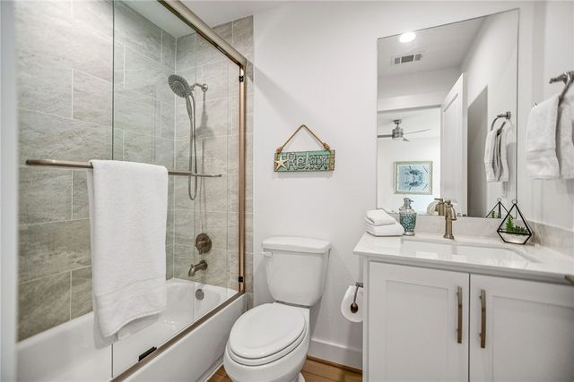 96 Circle Hook, Port O'connor, TX 77982