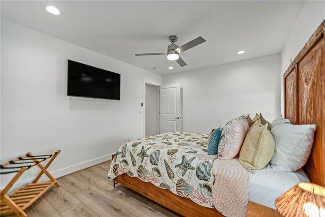 96 Circle Hook, Port O'connor, TX 77982