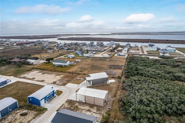 96 Circle Hook, Port O'connor, TX 77982