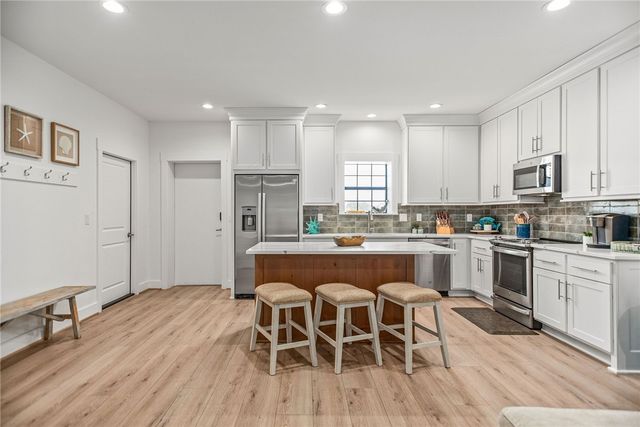 96 Circle Hook, Port O'connor, TX 77982