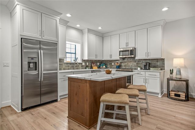 96 Circle Hook, Port O'connor, TX 77982