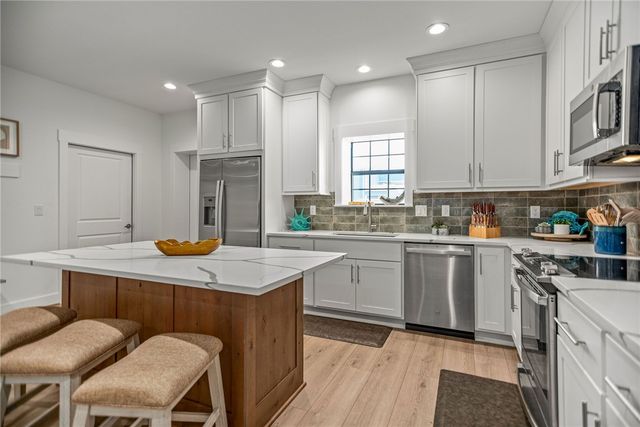 96 Circle Hook, Port O'connor, TX 77982