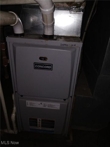 1445 E County Line Road, Mineral Ridge, OH 44440