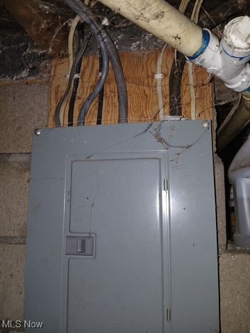 1445 E County Line Road, Mineral Ridge, OH 44440