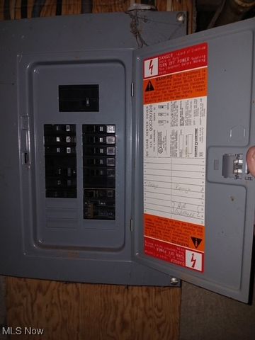 1445 E County Line Road, Mineral Ridge, OH 44440