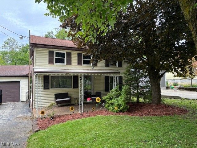 1445 E County Line Road, Mineral Ridge, OH 44440