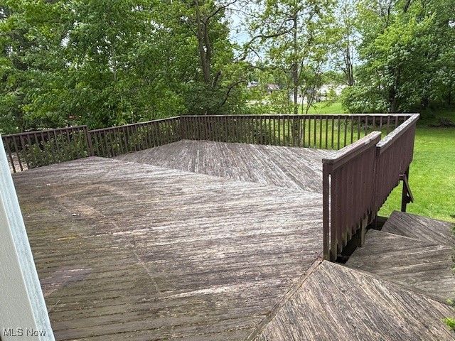 1445 E County Line Road, Mineral Ridge, OH 44440