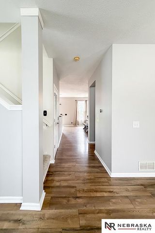 2112 S Mineral Drive, Papillion, NE 68046