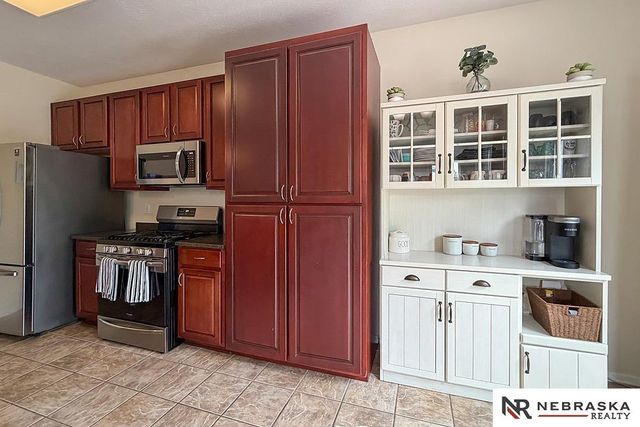 2112 S Mineral Drive, Papillion, NE 68046