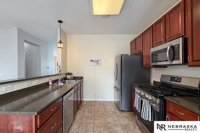 2112 S Mineral Drive, Papillion, NE 68046