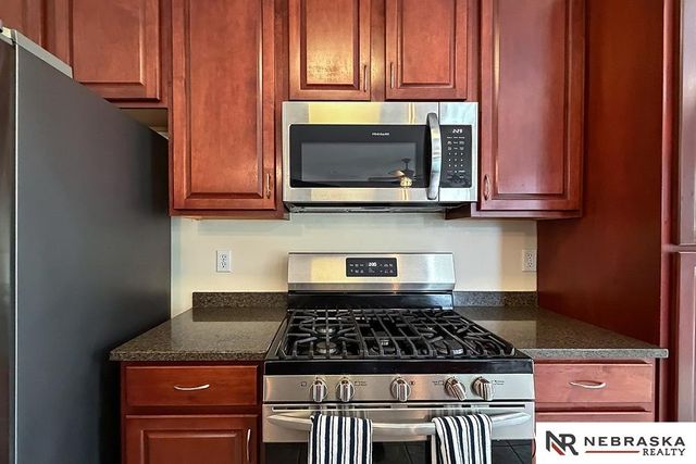 2112 S Mineral Drive, Papillion, NE 68046