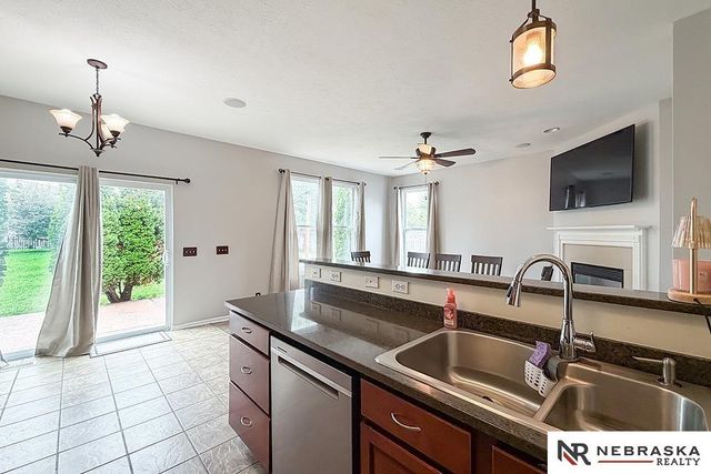 2112 S Mineral Drive, Papillion, NE 68046