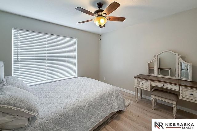 2112 S Mineral Drive, Papillion, NE 68046
