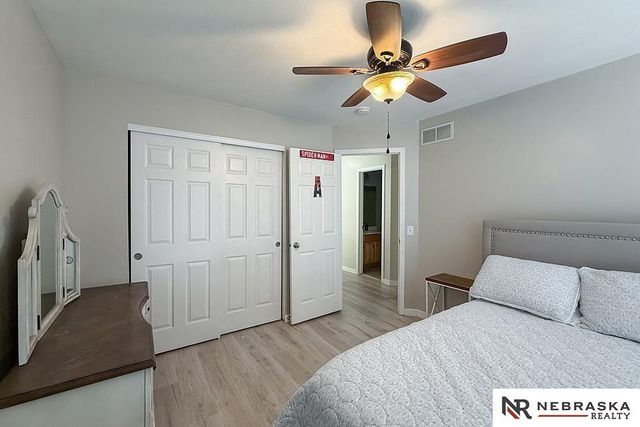 2112 S Mineral Drive, Papillion, NE 68046