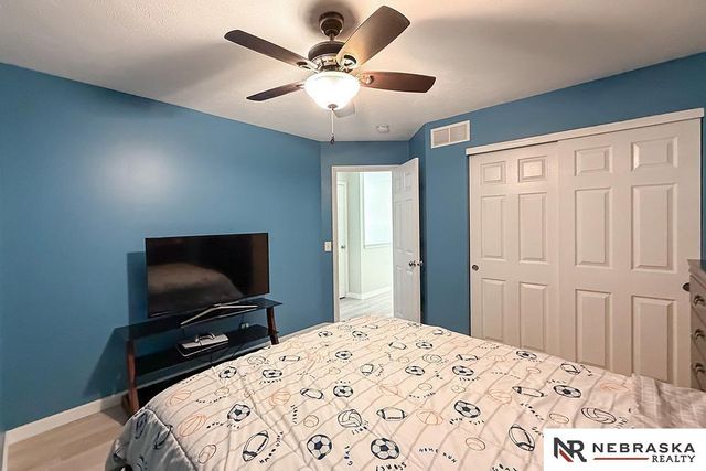 2112 S Mineral Drive, Papillion, NE 68046
