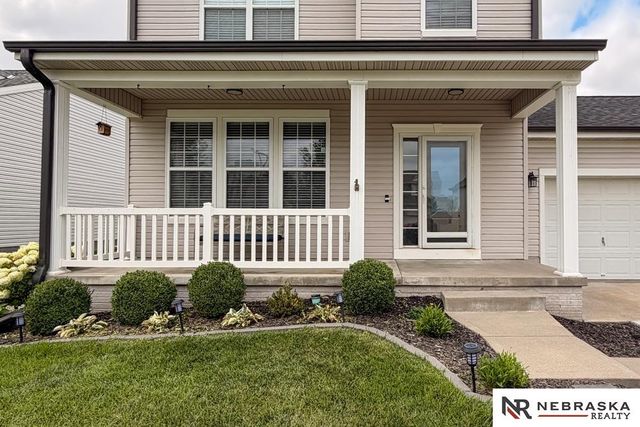 2112 S Mineral Drive, Papillion, NE 68046