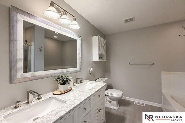 2112 S Mineral Drive, Papillion, NE 68046