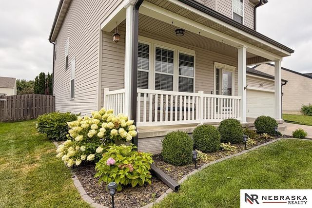 2112 S Mineral Drive, Papillion, NE 68046