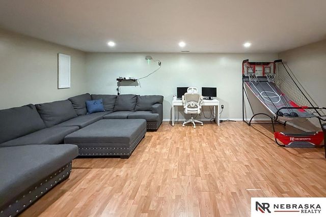 2112 S Mineral Drive, Papillion, NE 68046