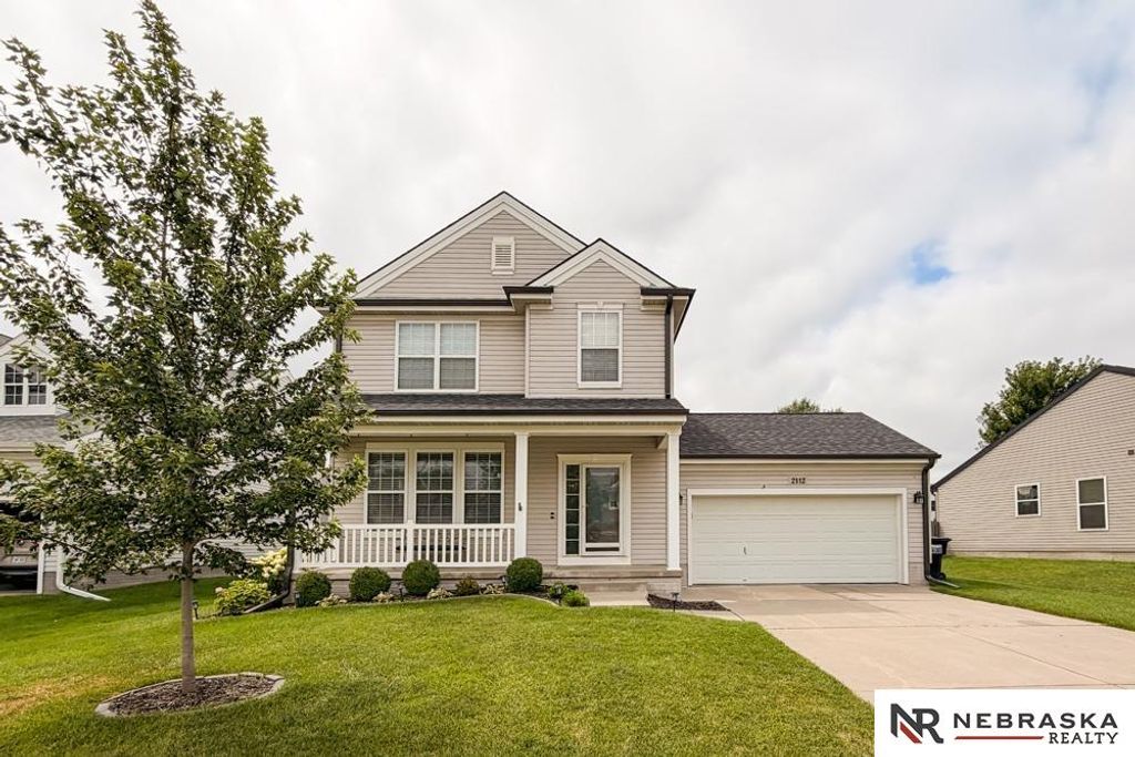 2112 S Mineral Drive, Papillion, NE 68046