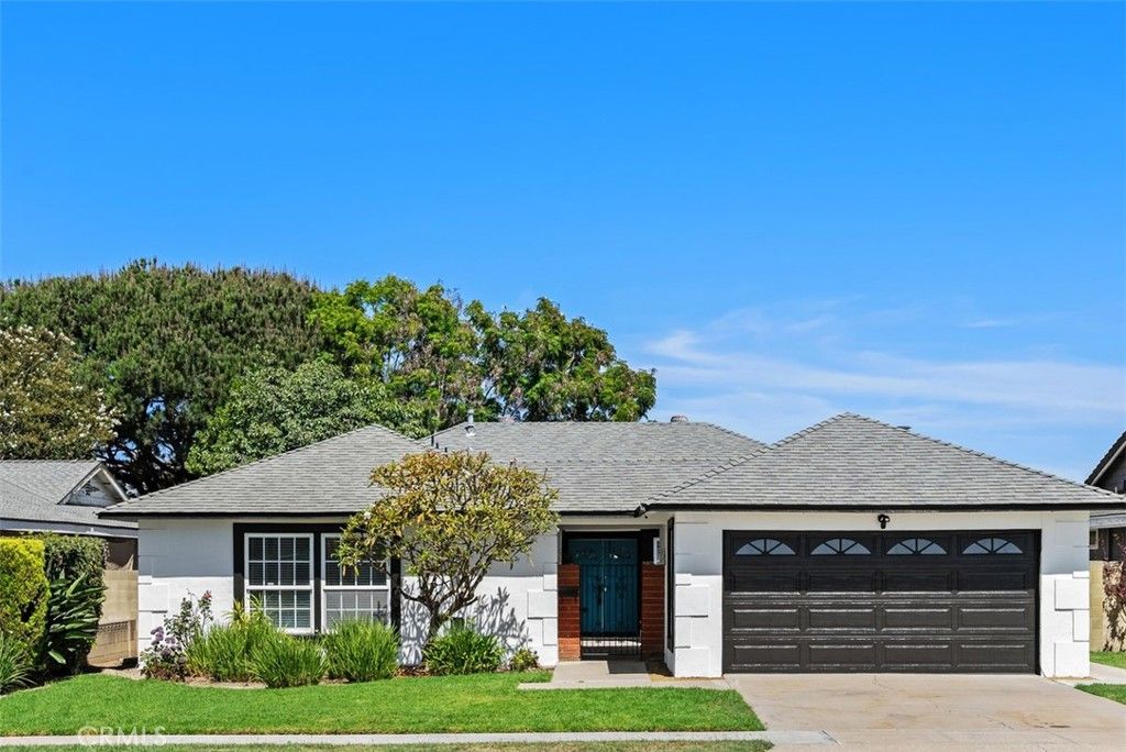 Image 1 of property listing at 17938 Los Tiempos Street, Fountain Valley, CA 92708