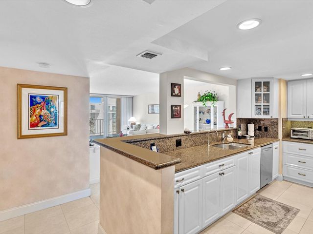 1149 Hillsboro Mile 703, Hillsboro Beach, FL 33062