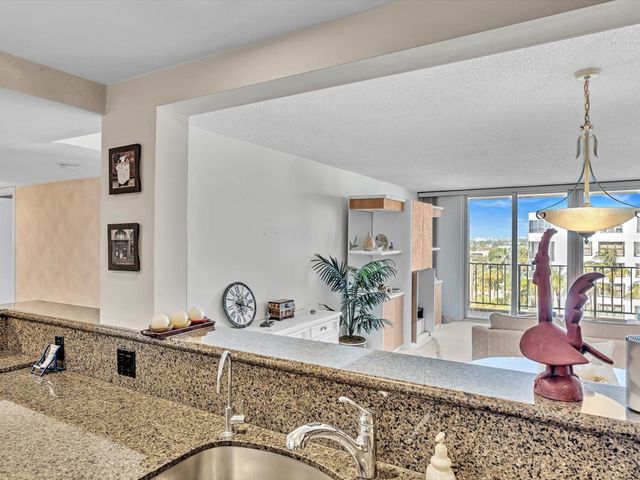 1149 Hillsboro Mile 703, Hillsboro Beach, FL 33062