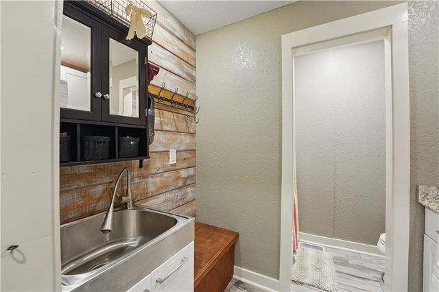 1633 N 600 Road, Baldwin City, KS 66006