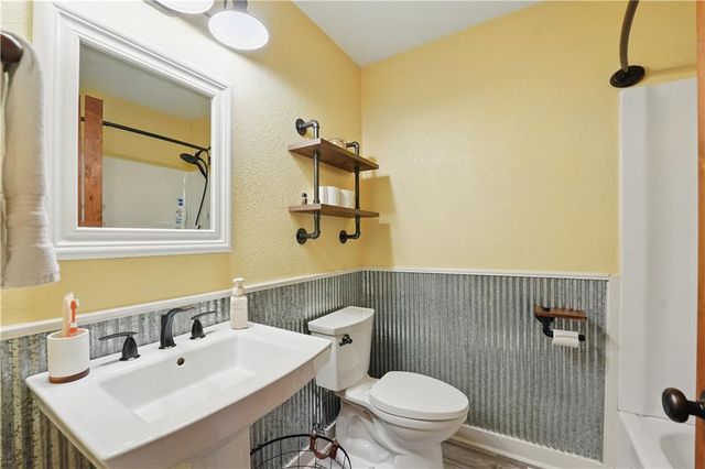 1633 N 600 Road, Baldwin City, KS 66006