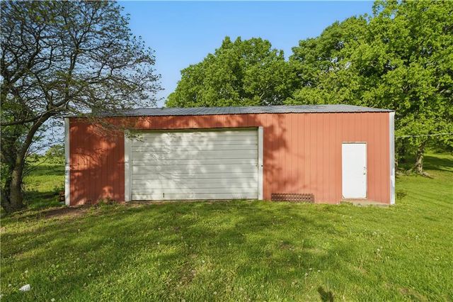 1633 N 600 Road, Baldwin City, KS 66006