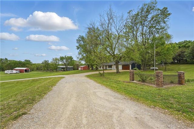 1633 N 600 Road, Baldwin City, KS 66006