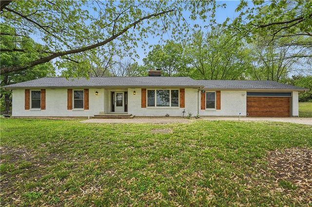 1633 N 600 Road, Baldwin City, KS 66006