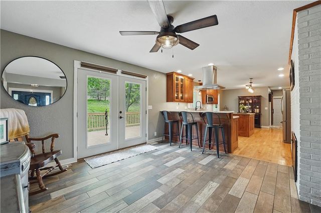 1633 N 600 Road, Baldwin City, KS 66006