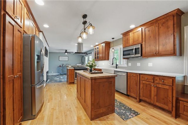 1633 N 600 Road, Baldwin City, KS 66006