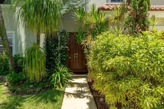 6243 Shadow Tree Lane, Lake Worth, FL 33463