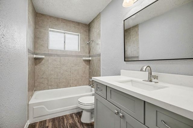 202 Civil Drive, League City, TX 77573