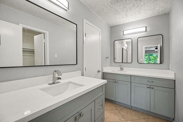 202 Civil Drive, League City, TX 77573