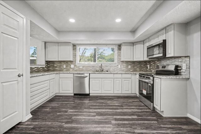 202 Civil Drive, League City, TX 77573