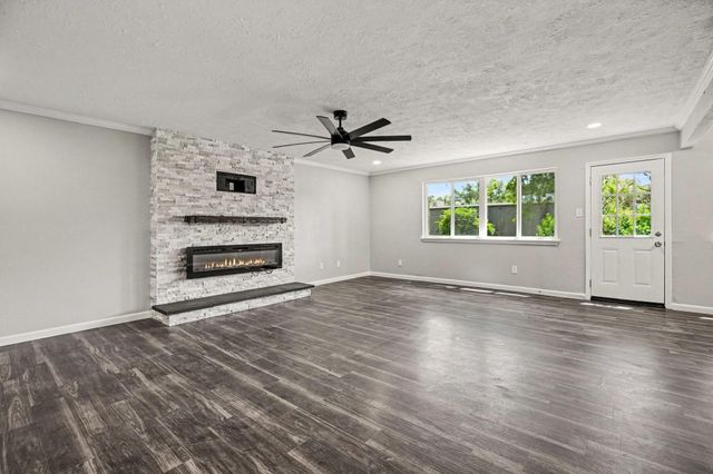 202 Civil Drive, League City, TX 77573