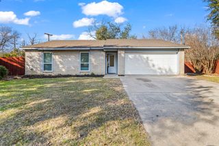 1901 Sabine Pass Lane, Arlington, TX 76006