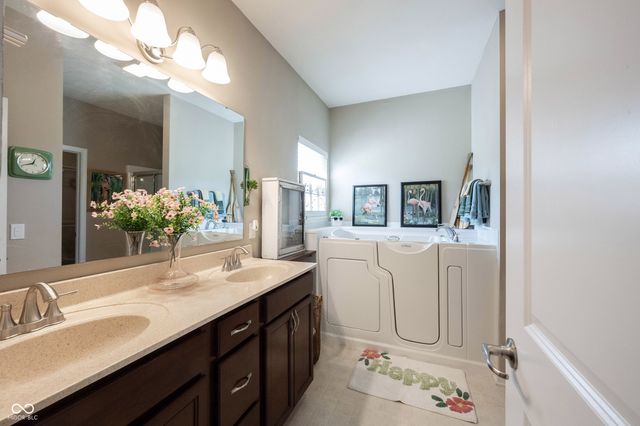 9633 Timber Circle, Mccordsville, IN 46055