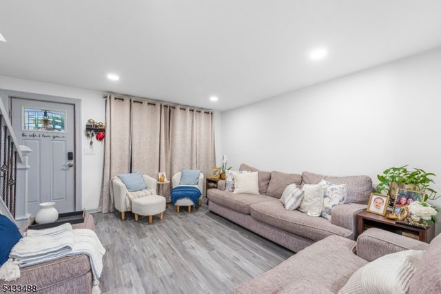 16 Lehigh St, Dover Town, NJ 07801