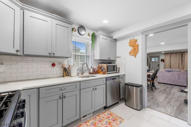 16 Lehigh St, Dover Town, NJ 07801