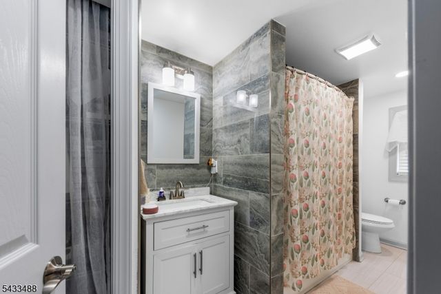 16 Lehigh St, Dover Town, NJ 07801