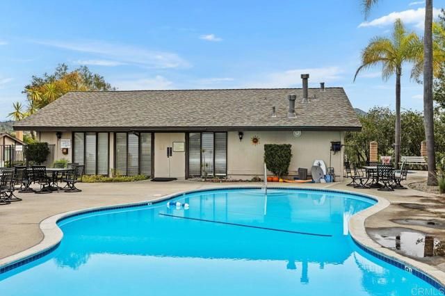 727 Nob Circle, Vista, CA 92084