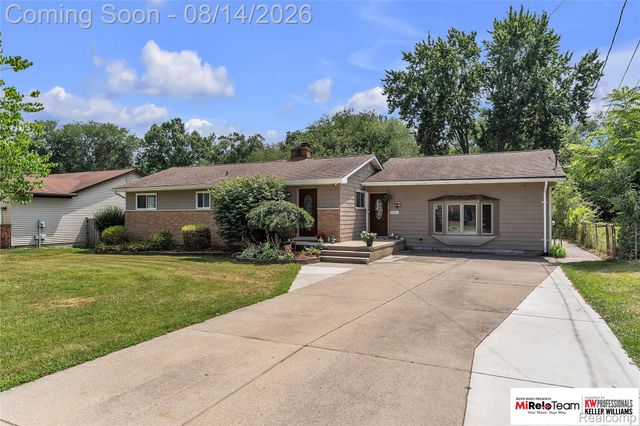8300 Pacton Drive, Shelby Charter Township, MI 48317