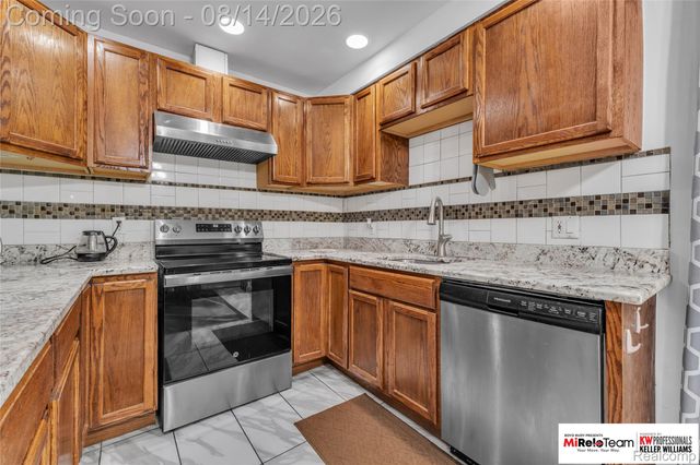 8300 Pacton Drive, Shelby Charter Township, MI 48317