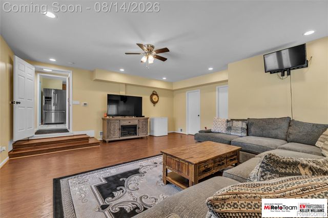 8300 Pacton Drive, Shelby Charter Township, MI 48317