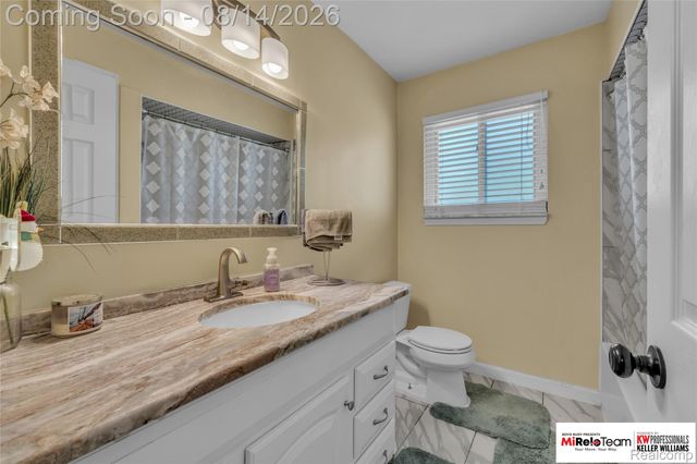 8300 Pacton Drive, Shelby Charter Township, MI 48317