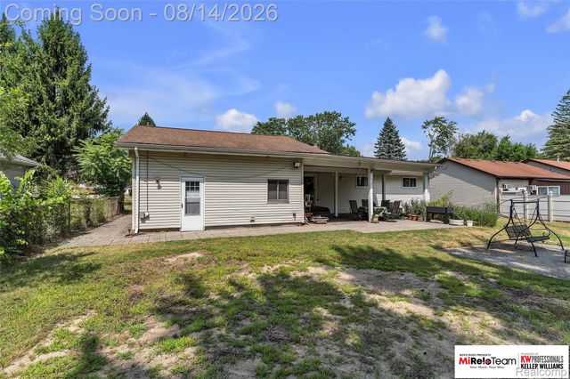 8300 Pacton Drive, Shelby Charter Township, MI 48317